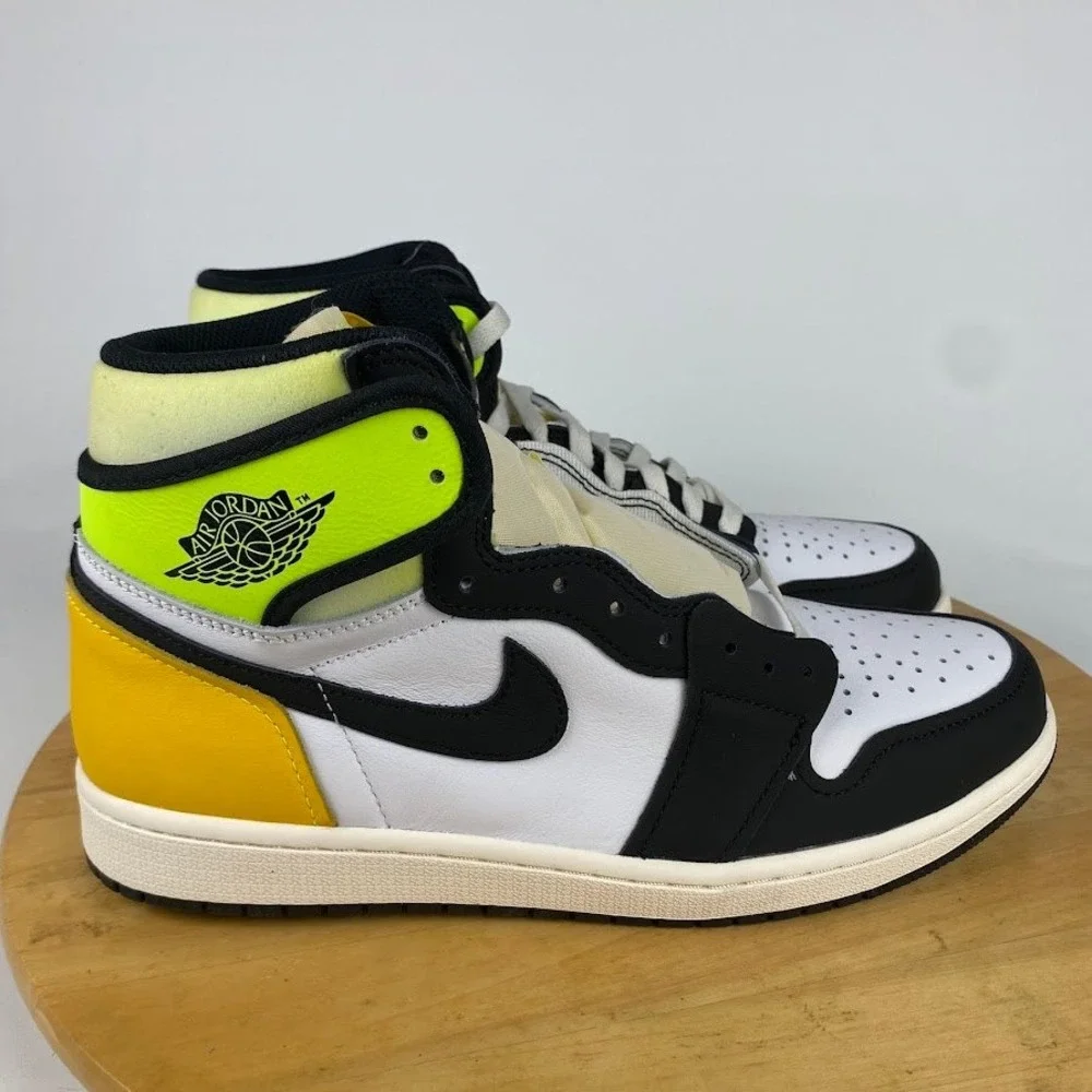 Jordan 1 Retro High OG Mens Size 10‎ Volt Gold Black White 555088-118 Sneakers